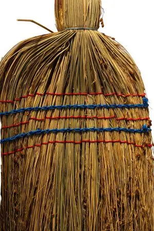 Хозяйственный инвентарь: Метла Сорго с длинной ручкой Люкс